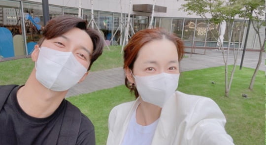 소이현♥인교진, 20대 커플 아닌가요…두 딸과 가족 나들이 [TEN★]