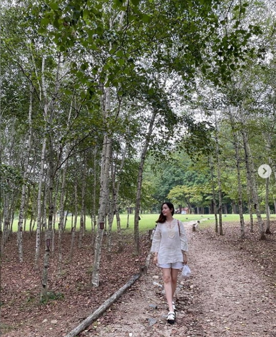 성유리, 쌍둥이 임신 중 산책 태교…여전한 청순 비주얼 [TEN★]