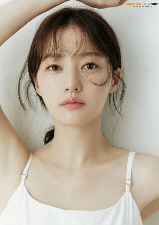 송하윤, 요정 비주얼→시크한 눈빛…블랙 앤 화이트 뉴 프로필 공개