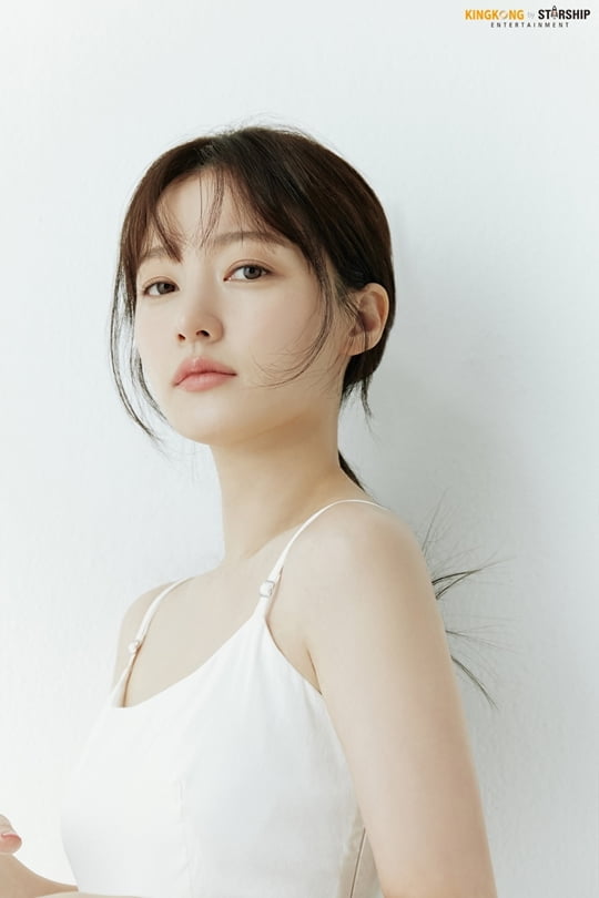 송하윤, 요정 비주얼→시크한 눈빛…블랙 앤 화이트 뉴 프로필 공개