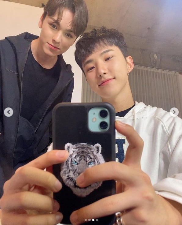 세븐틴 호시, 이발한 아기호랑이...여심 녹이는 눈웃음[TEN★]