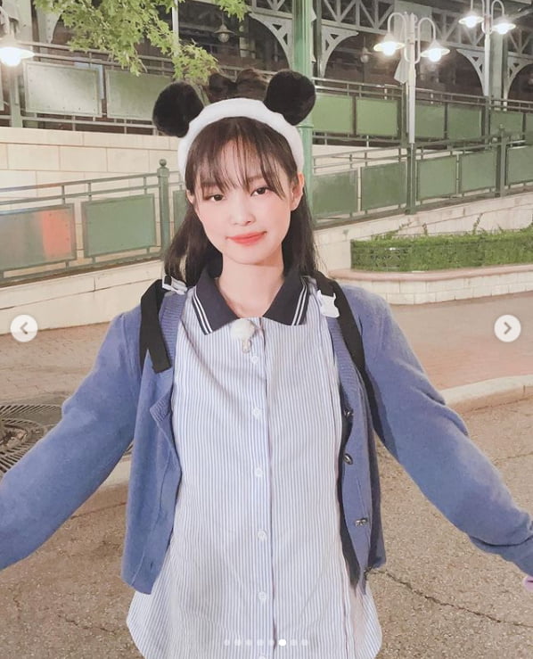 블랙핑크 제니, 인형이랑 붕어빵..."앞머리 내린 젠득이 바이바이"[TEN★]