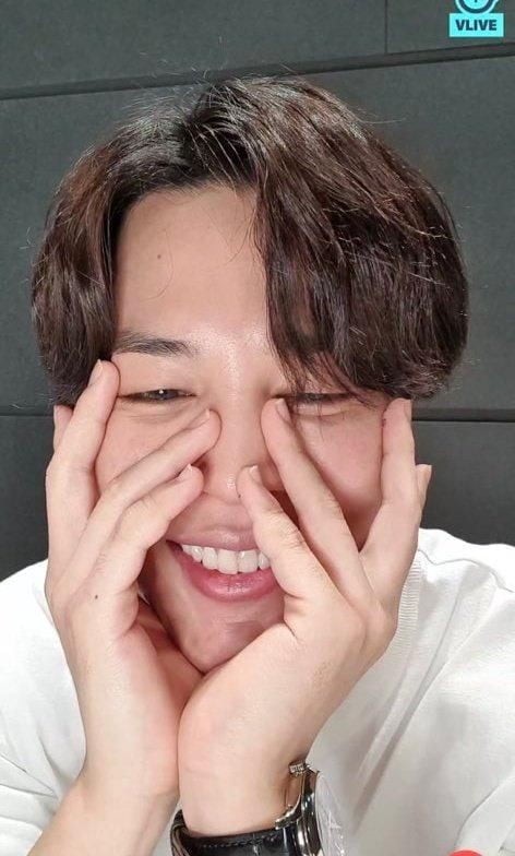 "꿀뚝뚝 미니콘서트" 방탄소년단 지민 설렘가득 V라이브...6억♥로 화답한 아미 