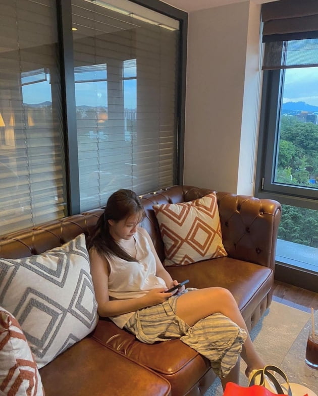 레드벨벳 예리, 5성급호텔 야외수영장에서 힐링…올 여름 알차게 쉬었네 [TEN★]