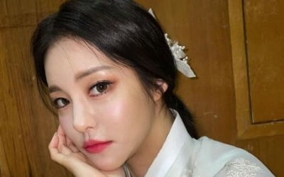 브브걸 유정, 찰떡같은 한복핏…민영 "시집가도 되겠어" [TEN★]