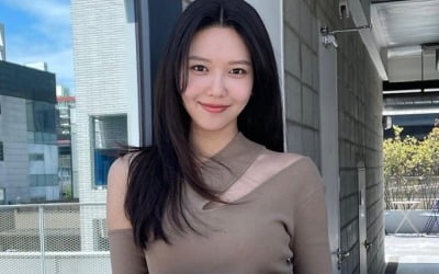 '정경호♥' 최수영, 어깨에 구멍 난 니트…잘못 입었다간 낭패인데 '패션 소화력甲' [TEN★]