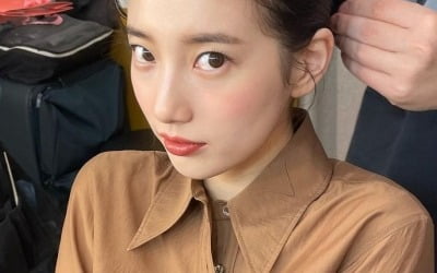수지, 이러니 5년째 L사 모델 하고 있지…도자기 피부 [TEN★]
