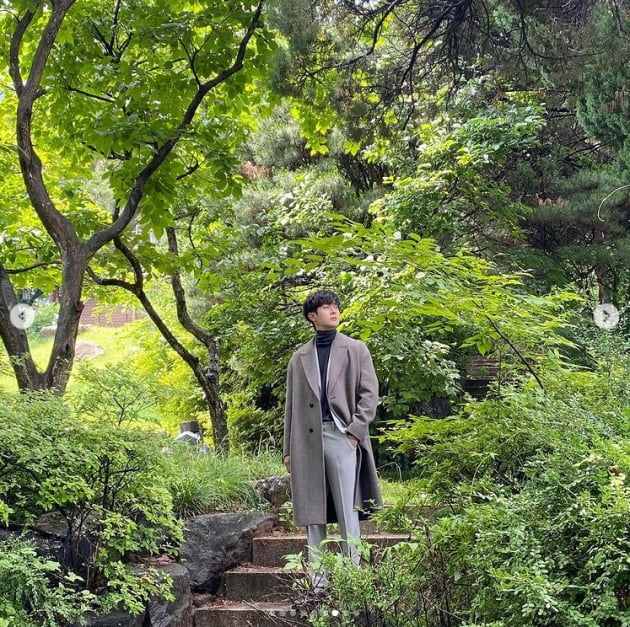 최우식, 순정만화에서 그대로 나온 듯한 비주얼...분위기 타는 가을남자[TEN★]
