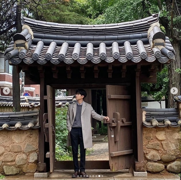 최우식, 순정만화에서 그대로 나온 듯한 비주얼...분위기 타는 가을남자[TEN★]