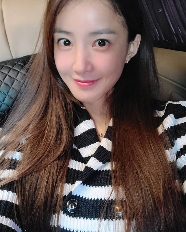 이시영, 명품D사 옷 입고 '♥연매출 25억 사업가' 남편과 데이트 중인가 [TEN★]