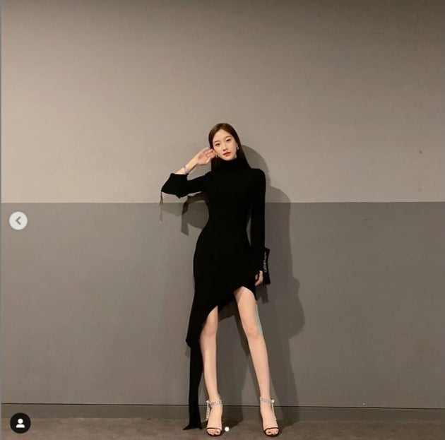 문가영, 올블랙의 농염美...섹시한 각선미[TEN★]