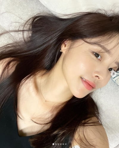 '박성광♥' 이솔이, 짙은 흑발 속 빛나는 미모...아름다운 미소[TEN★]