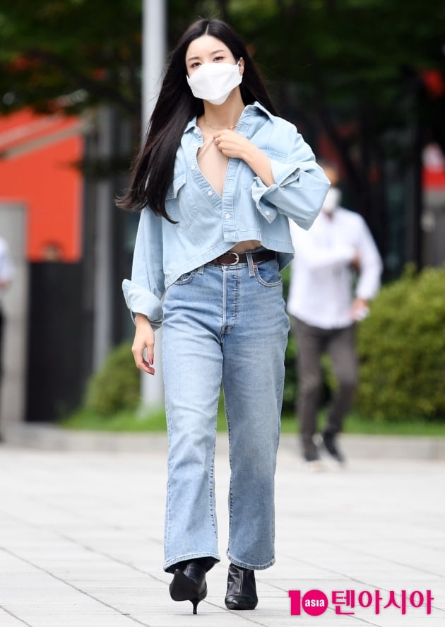 [TEN 포토] 권은비 '청청패션도 완벽하게 소화'