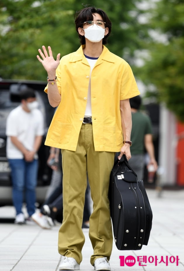 [TEN 포토] 잔나비 최정훈 '기타 든 오빠'