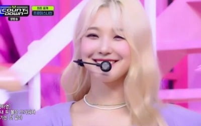 '엠카' 프로미스나인, 청량한 '톡앤톡' 컴백 무대