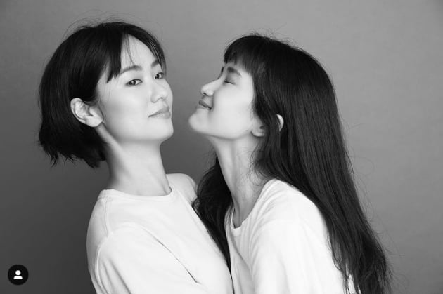 김태리-전여빈, 흑백에서도 빛난다...환상의 투 샷[TEN★]