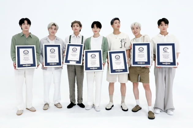 [공식] 방탄소년단, 영국 기네스 월드 레코드 명예의 전당 등재! 총 23개 기네스 월드 기록