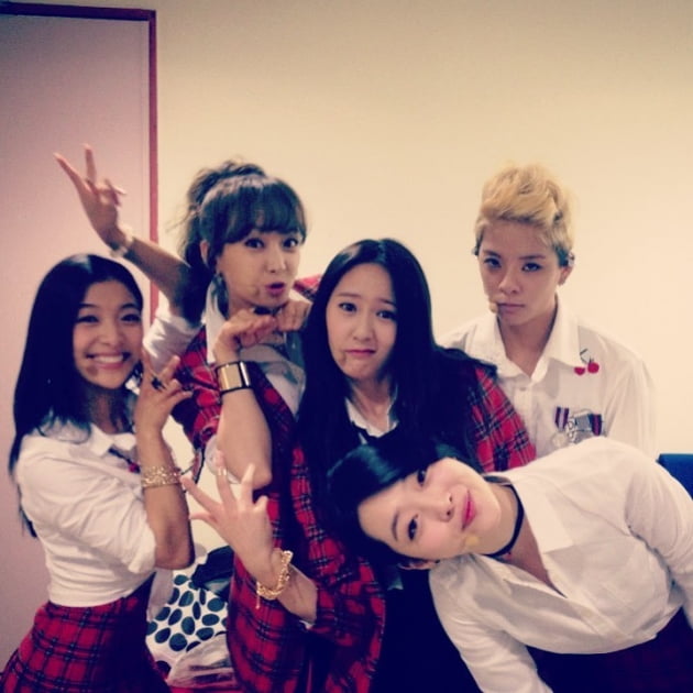 그룹 에프엑스의 다섯 멤버/ 사진=인스타그램