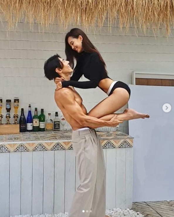 송재희♥지소연, 몸짱부부의 그림같은 포즈...같은포즈 다른장소[TEN★]