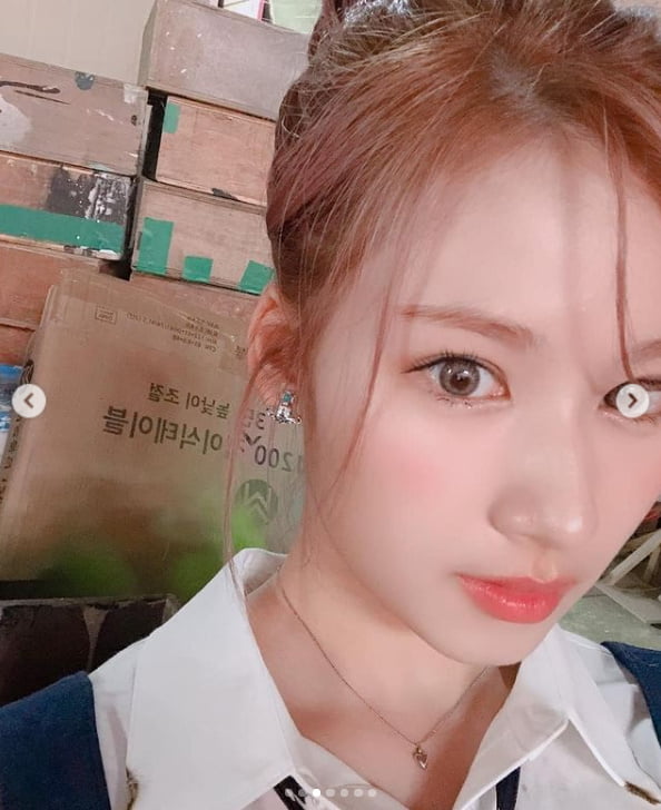 트와이스 사나, 피부에 조명을 달았나...어느쪽으로 봐도 이쁨[TEN★]