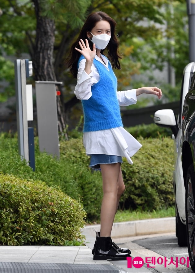 [TEN 포토] 윤아 '뒤돌아보면 설레이는 인사'