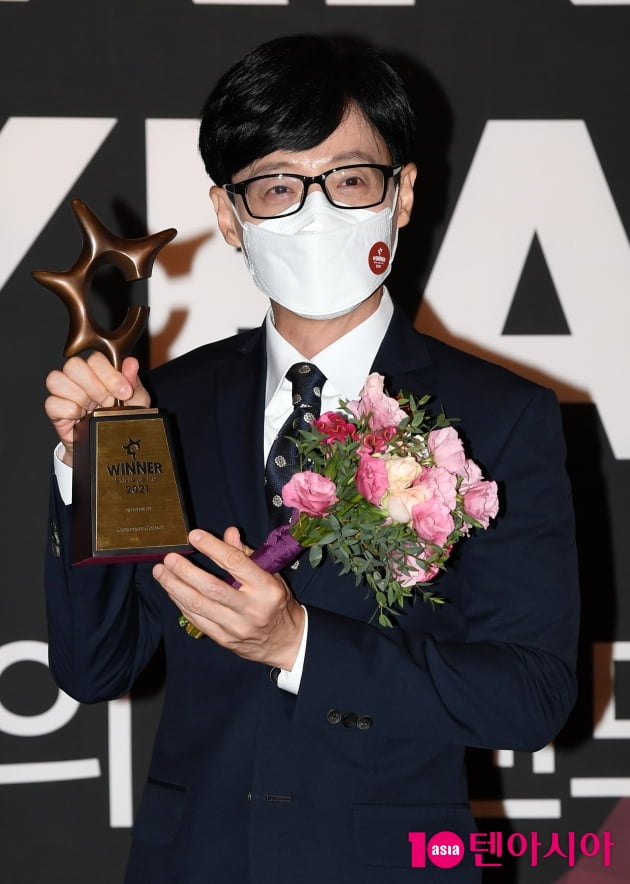 [TEN 포토] 유재석 '2년 연속 올해의 예능인 수상'