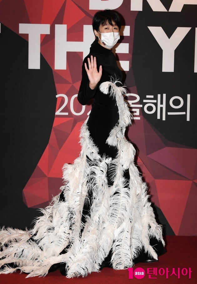 [TEN 포토] 홍진경 '만학도의 충격적인 의상'(올해의 브랜드 대상)