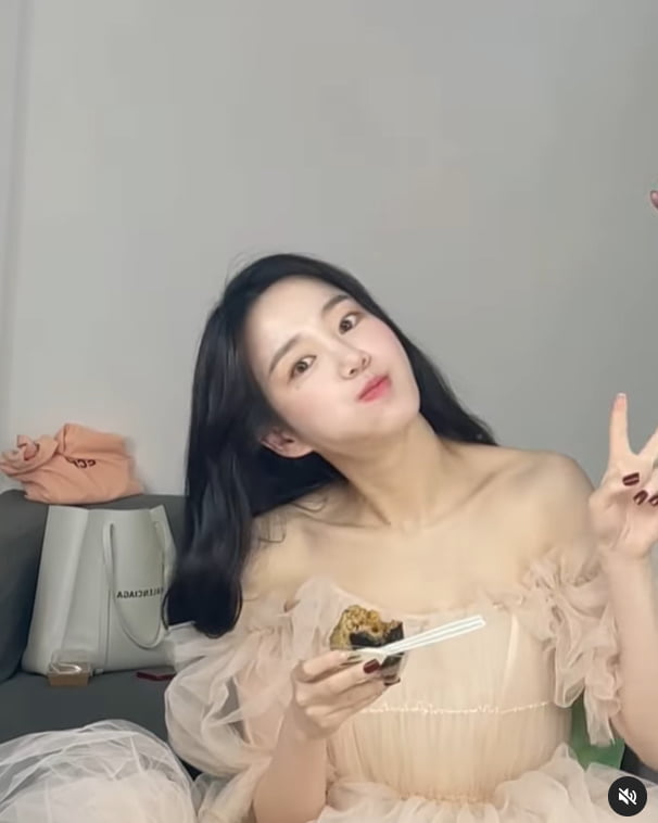 "부었지만 먹을 건 먹어야지"…'43kg' 이유비, 이렇게 먹어도 돼? [TEN★]