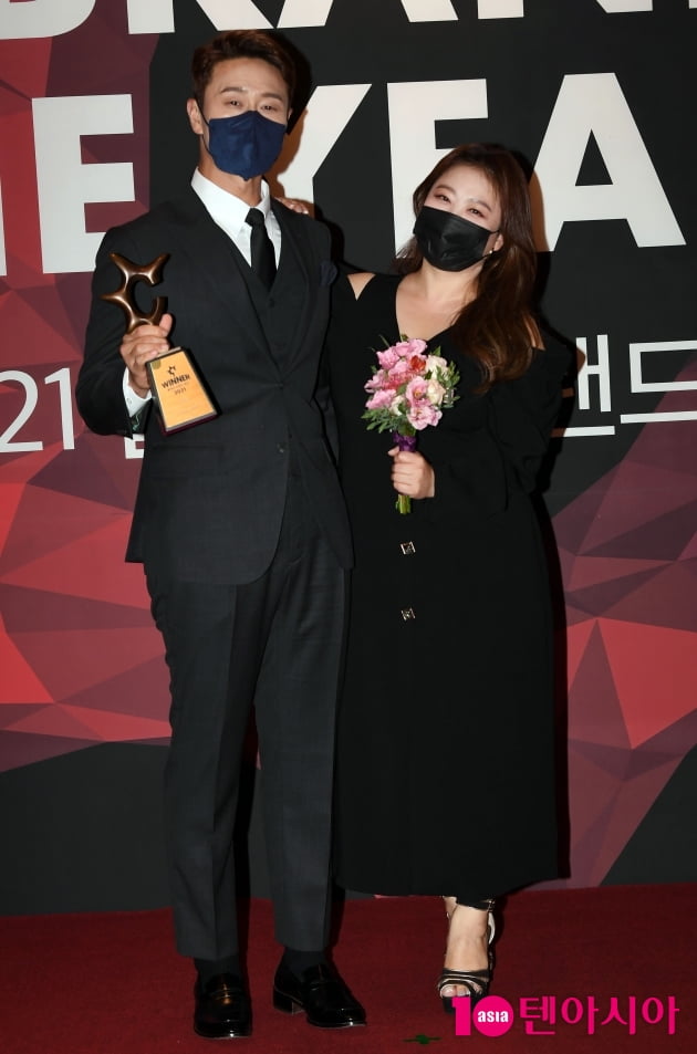 [TEN 포토] 김원효-심진화 부부 '올해의 브랜드 대상 베스트 커플상'