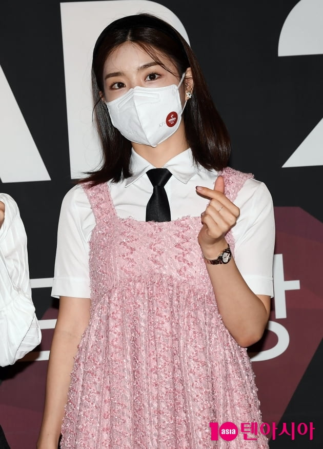 [TEN 포토] 브레이브걸스 유나 '막내의 깜찍이 하트'(올해의 브랜드 대상)