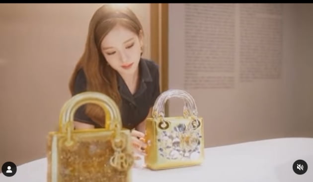 블랙핑크 지수, 명품백 아무리 많아도 제일 빛나네 [TEN★]