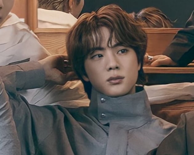 방탄소년단 진, 영상은 물론 SNS 공식계정 장악한 '썸네일맨'