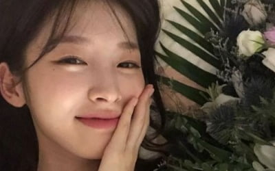 오마이걸 아린, 누가 꽃이야? 예쁘긴 진짜 예뻐 [TEN★]