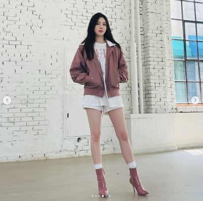 유라, 감탄을 부르는 비주얼...5억 다리보험으로 각선미 초토화[TEN★]