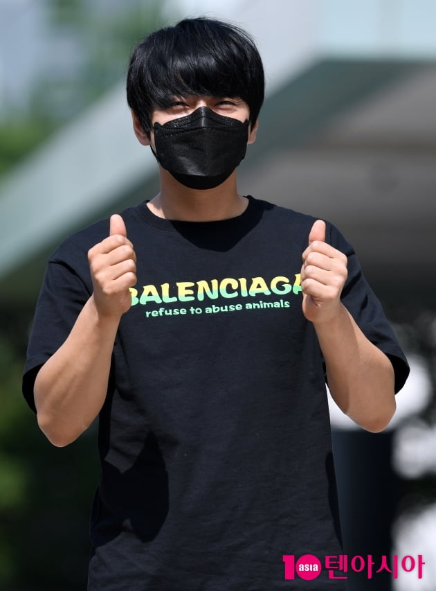 [TEN 포토] 황치열 '오늘도 열일중'