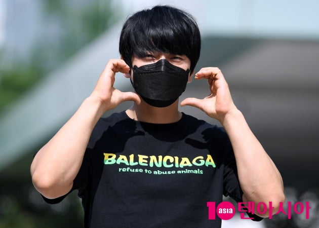 [TEN 포토] 황치열 '깜찍한 볼하트'