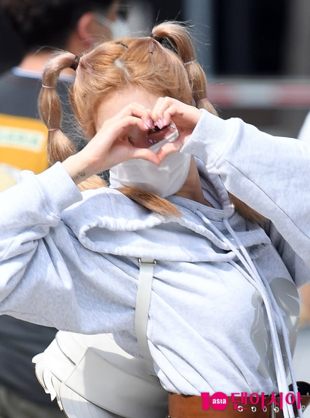 [TEN 포토] 현아 '인형같은 하트'