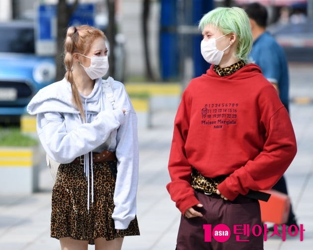 [TEN 포토] 현아-던 '연애 5년차 꿀 떨어지는 눈빛교환'