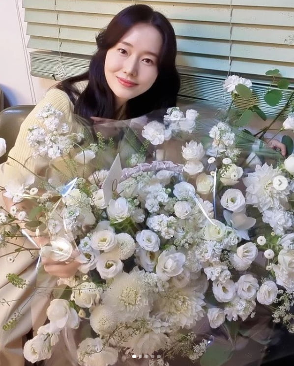 '42세' 이정현, 남편이 아닌 곳에서 받은 큰 꽃바구니에 '♥♥♥'[TEN★]