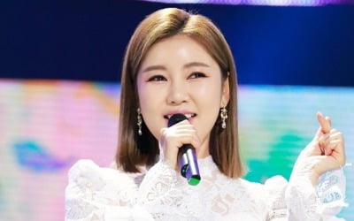 송가인, 트롯스타 한 달 연속 1위 '적수없네'