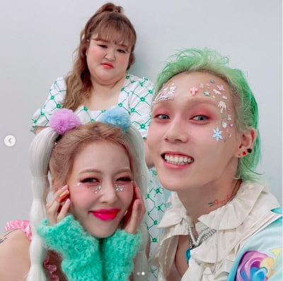 '현타' 이국주, 현아♥던 사이에서 울상…"표정관리 실패" [TEN★]