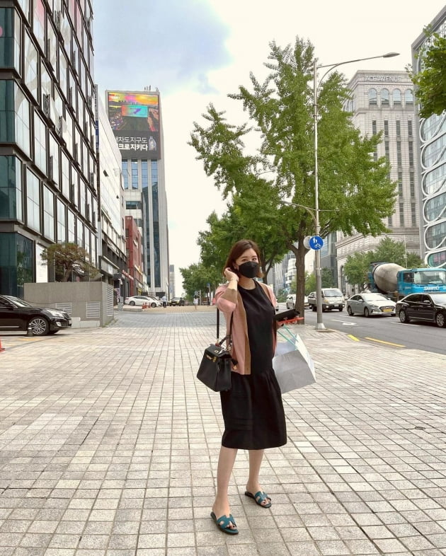 '재미교포♥' 박은지, 수천만원 H사 명품백 메고 논현동서 드레스 쇼핑 "태교" [TEN★]