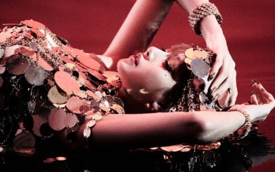 블랙핑크 리사, 오늘 솔로 데뷔…女 솔로 대기록 쓰나