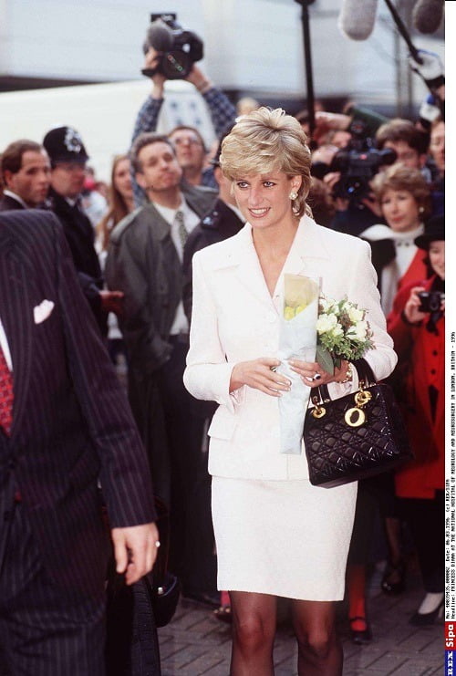 사진제공_디올 (5)  Diana, Princess of Wales, visits the National Hospital of Neurology and Neurosurgery in London, March 6th, 1996.© REX_SIPA