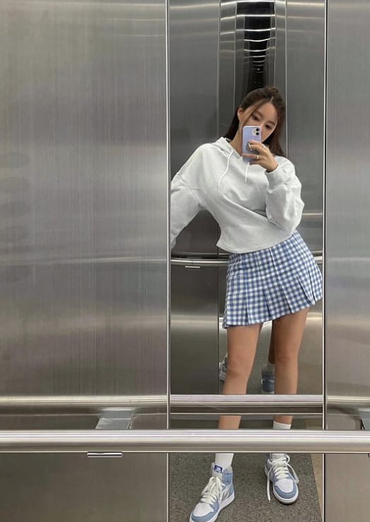 티아라 효민, N사 브랜드 '♥'…각선미 있어야 가능한 스타일 [TEN★]