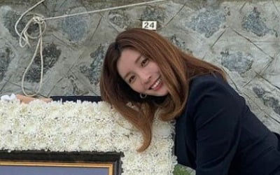 '오뚜기3세' 함연지, 故 함태호 회장 성묘 방문 "보고 싶어요" [TEN★]