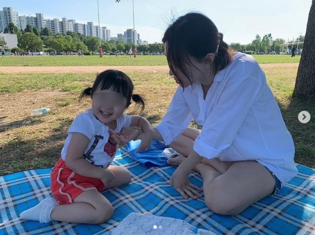 '문재완♥' 이지혜, 붕어빵 딸 태리와 힐링중...나의 가장 큰 행복[TEN★]