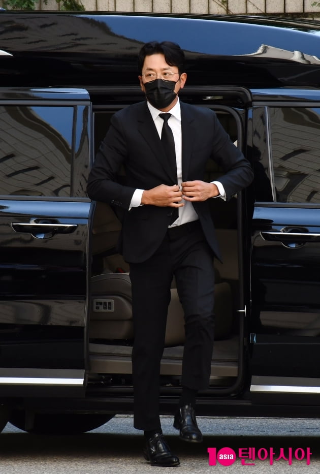 [TEN 포토] 1심 선고공판에 출석하는 하정우