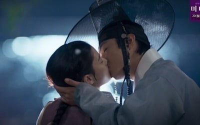 '홍천기' 김유정X안효섭, 달빛 아래 첫 입맞춤→봉인된 마왕 '꿈틀'…시청률 10.3% [종합]