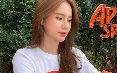 '20년차 부부' 이혜원♥안정환, "포토는 안느" 청담동 레스토랑에서 달달 데이트 [TEN★]